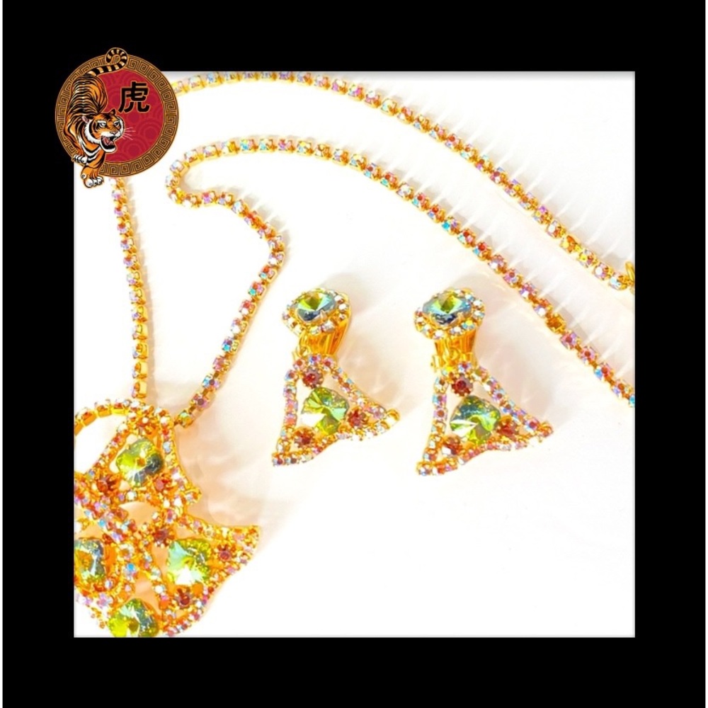 🔴 Vintage Rhinestone Necklace & Clip On Earrings - Picture 1 of 11